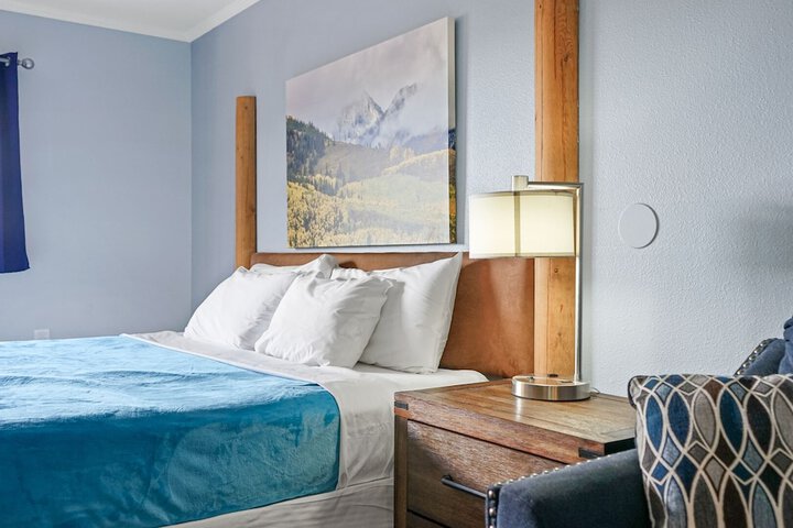Room 32 of 38