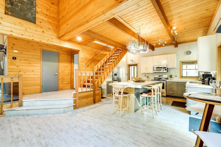 Gorgeous Bushkills Lodge w / Pool Access!