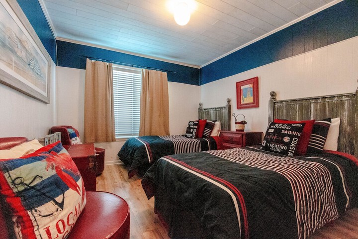 Room 12 of 36