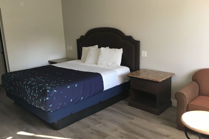 Room 12 of 19