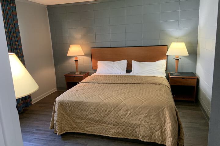 Room 18 of 18