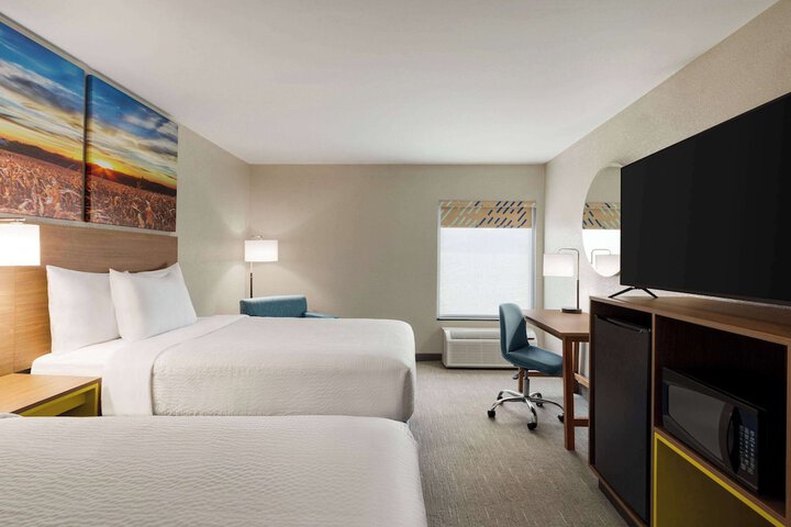 Days Inn by Wyndham Hillsboro