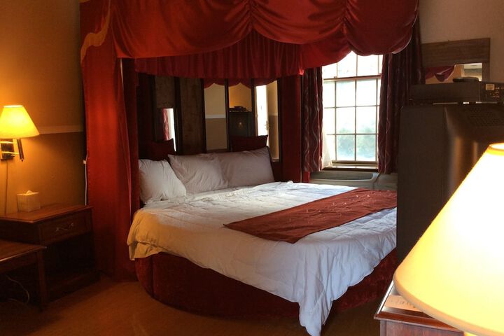 Room 33 of 46