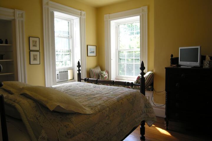 Delano Homestead Bed & Breakfast