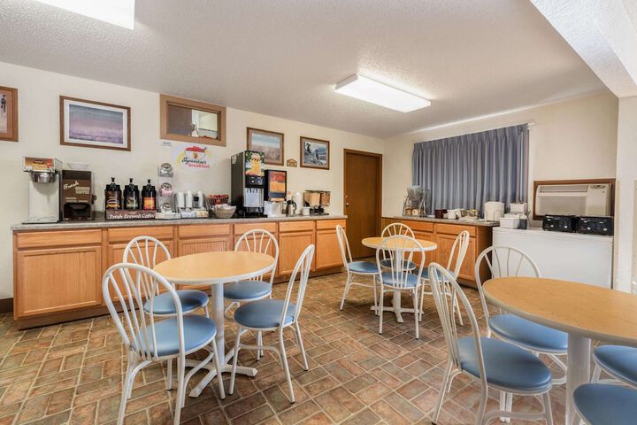 Super 8 by Wyndham Hill City / Mt. Rushmore/ Area