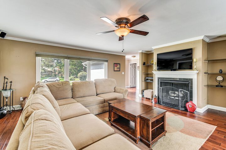 Luxe Lakefront Portsmouth Home: Fish Swim & Play!