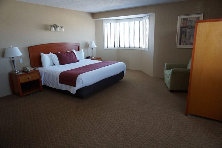Room 5 of 33