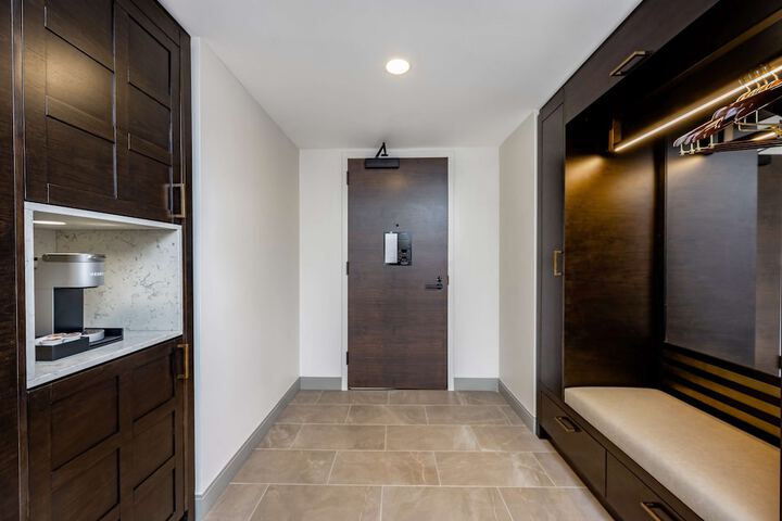 Hotel Fort Des Moines Curio Collection by Hilton