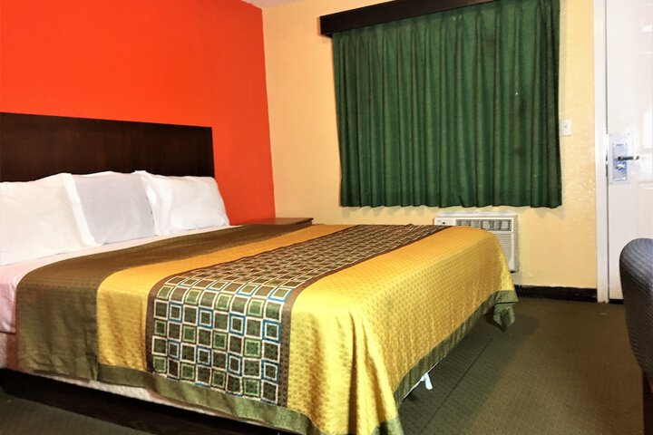 Room 14 of 32