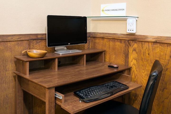 Business Center 25 of 25