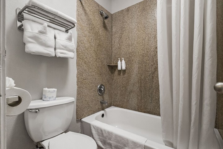 Room 32 of 39