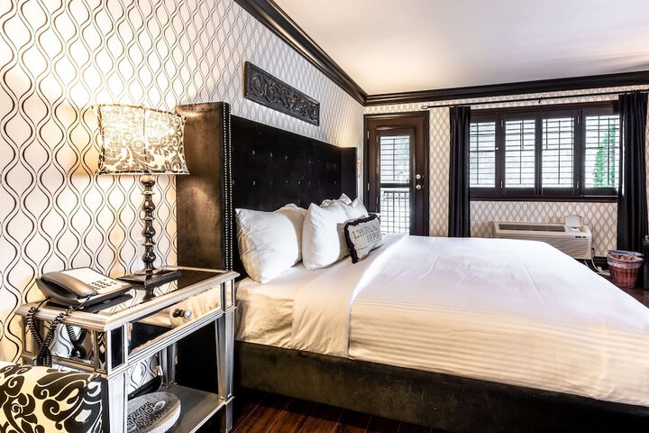Room 53 of 158