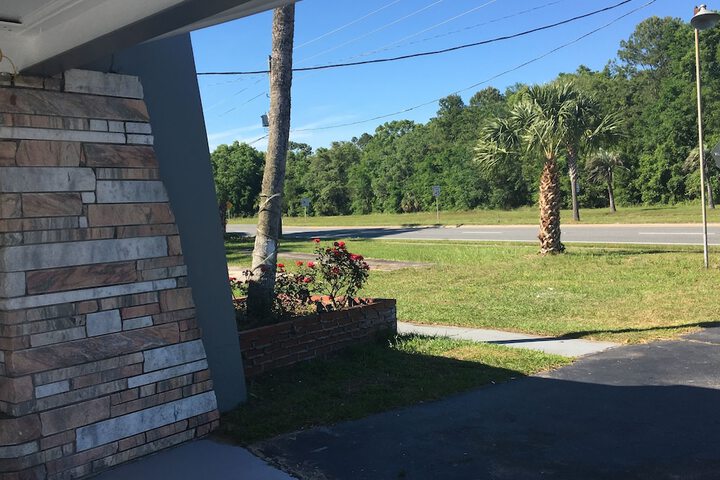 Skylark Motel