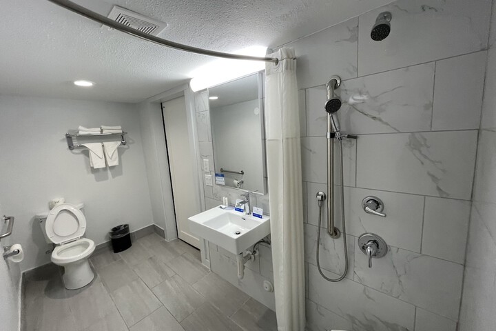 Room 10 of 29