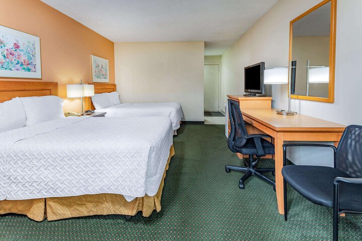 Room 6 of 25