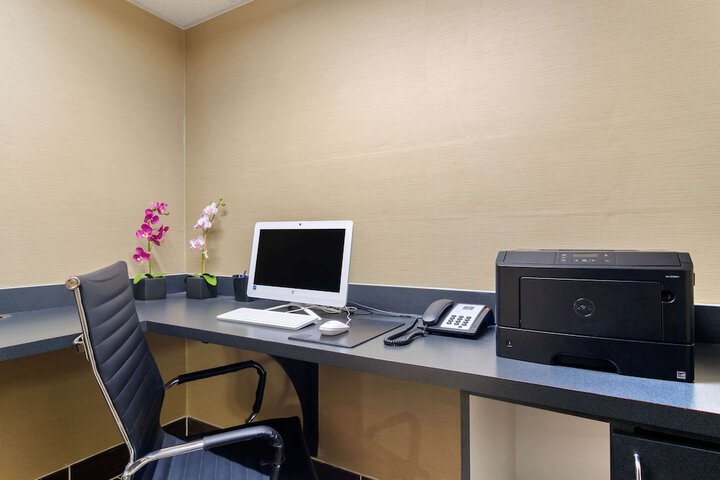 Business Center 31 of 31