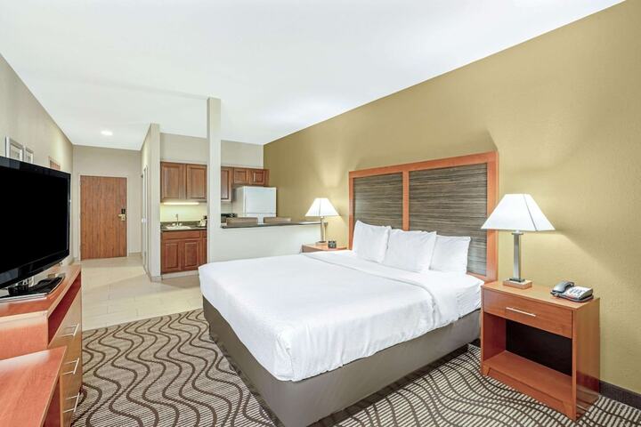 Room 9 of 30