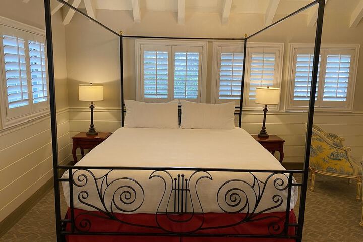 Room 9 of 23