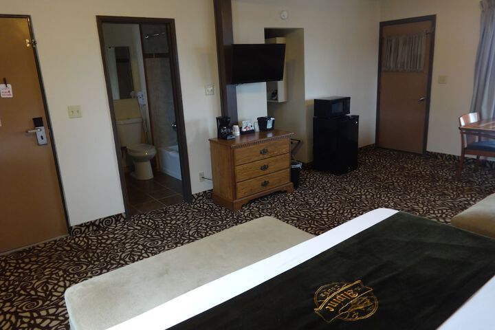 Room 13 of 33