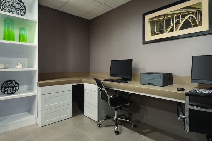 Business Center 20 of 21
