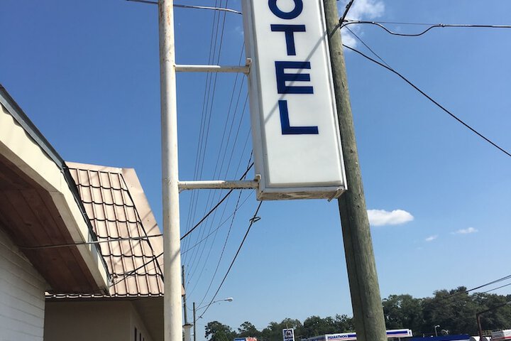 Hotel 11 of 80