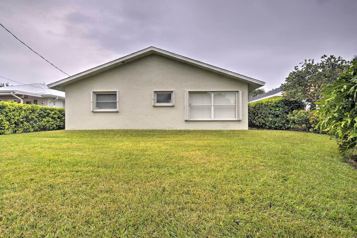 Spacious Naples Home 1 Mi to Vanderbilt Beach!