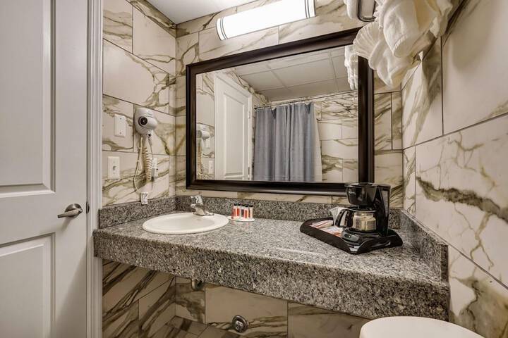 Blue Creek Inn