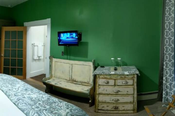 Room 24 of 60