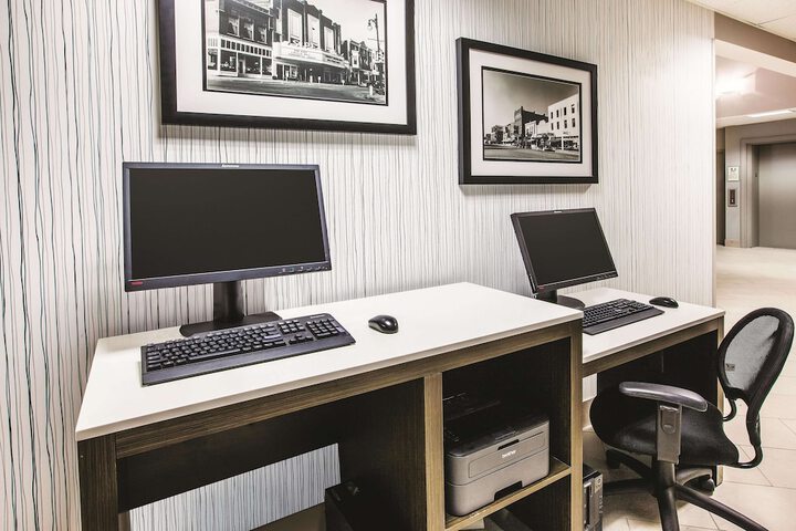 Business Center 40 of 43