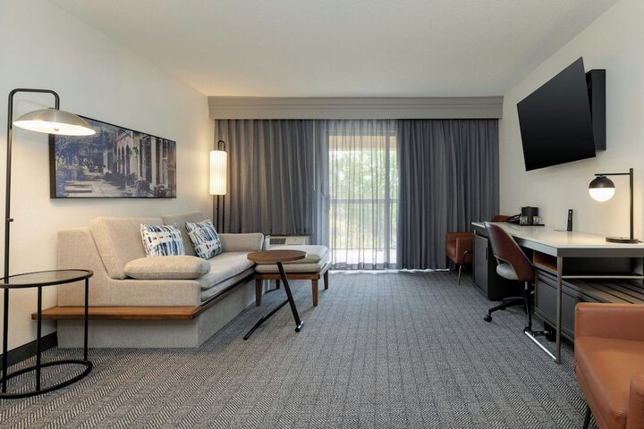 Courtyard by Marriott North Charleston Airport / Coliseum