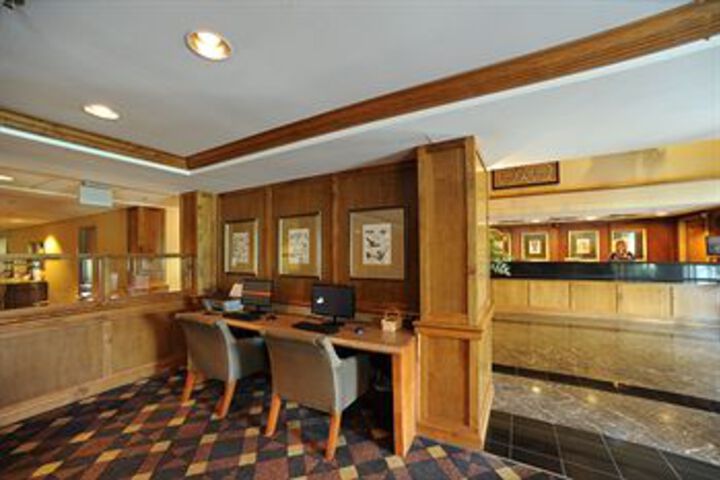 435 Overland Park Place Hotel Closed