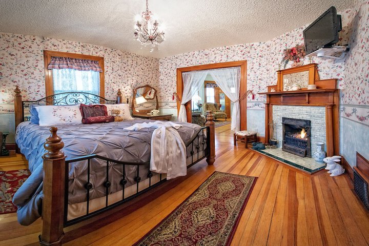 Room 32 of 59