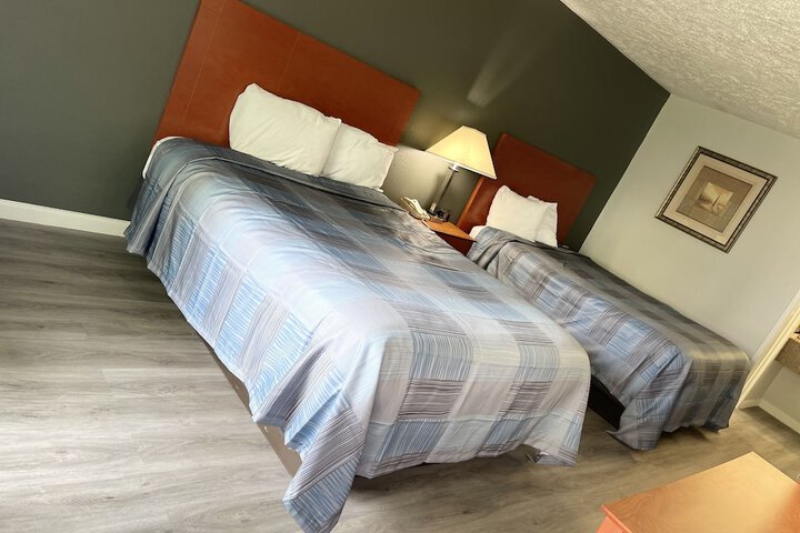 Room 13 of 37