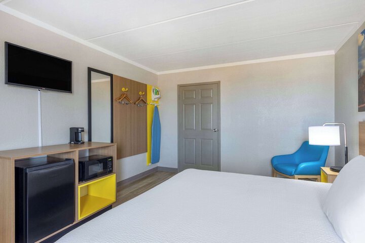 Room 18 of 34