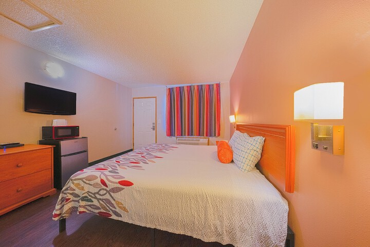 Room 52 of 60