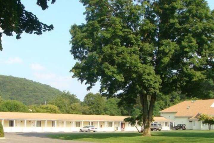 Rocky River Inn