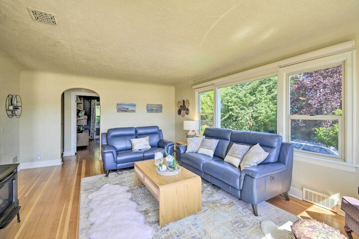 Direct Beach Access: Getaway on Port Orchard!
