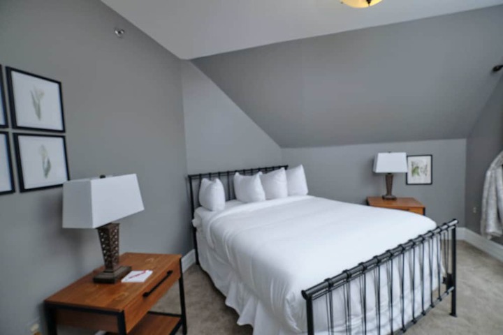 Room 47 of 185