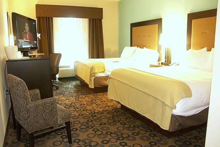Holiday Inn Express Cleveland Northwest by IHG