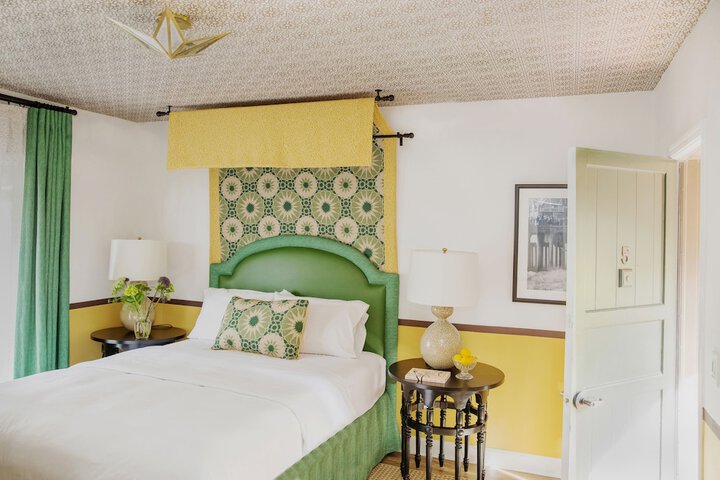 Room 27 of 47
