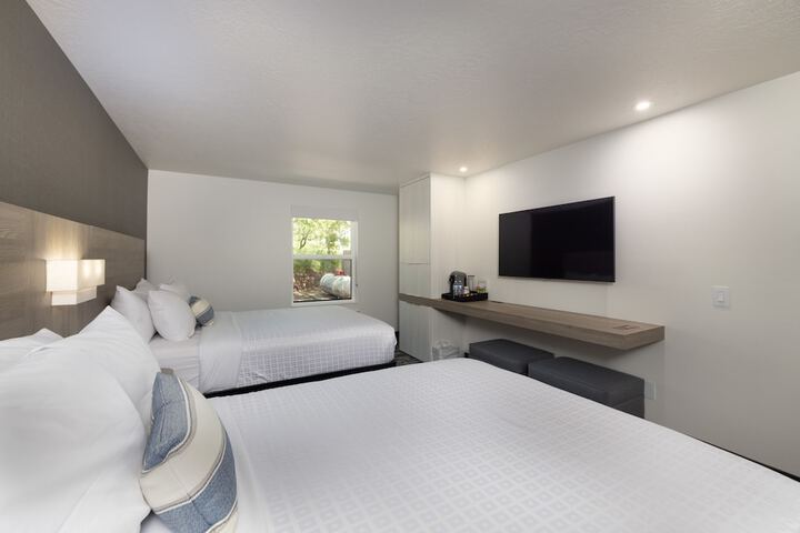 Room 10 of 18