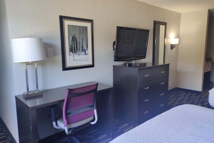 Room 17 of 37