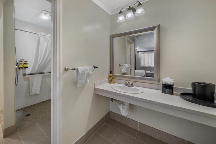 Best Western Plus Northwoods Inn
