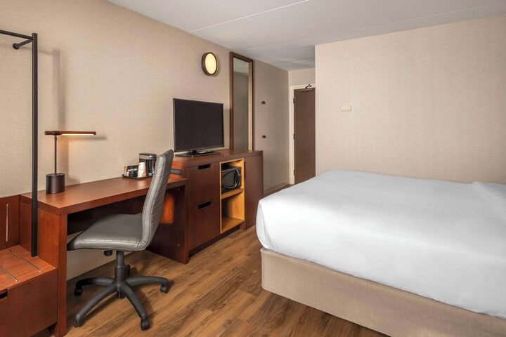 Room 9 of 35
