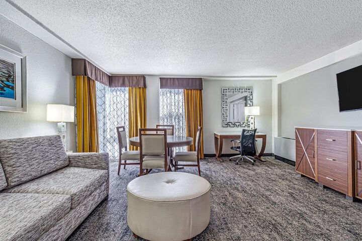 DoubleTree by Hilton Milwaukee Downtown
