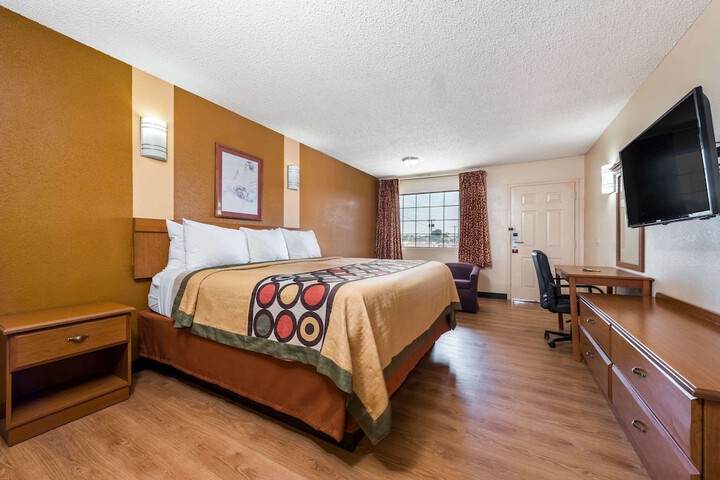 Room 10 of 26