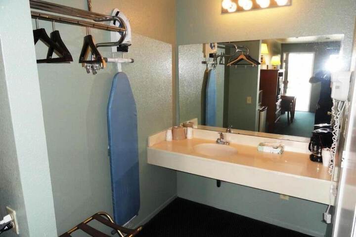 Room 15 of 27