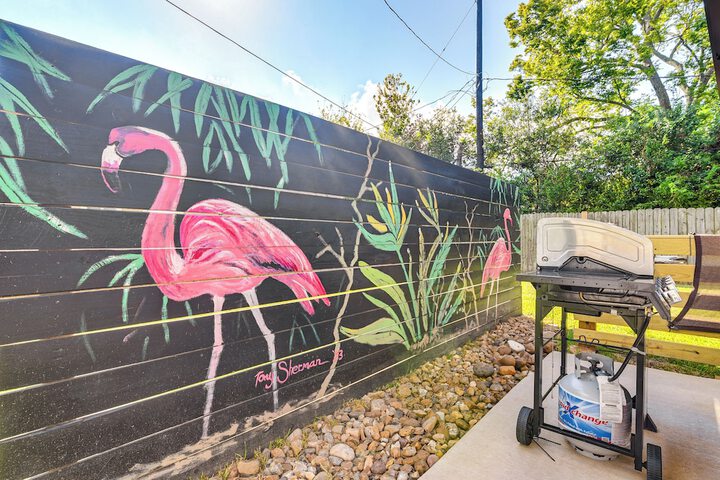 South Houston Townhome w / Patio & Gas Grill!