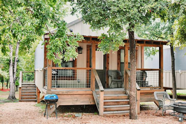 2 Sons Geronimo - Birdhouse Cabin