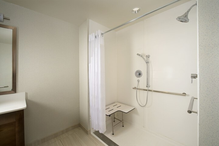 Holiday Inn Express & Suites Bay City by IHG